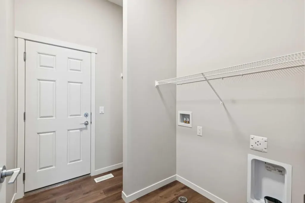 31 Hotchkiss Avenue SE Calgary AB T3S 0T5