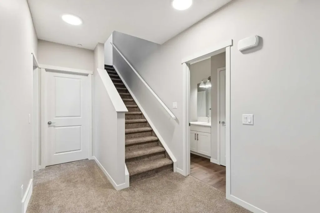 31 Hotchkiss Avenue SE Calgary AB T3S 0T5