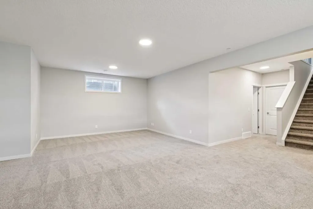 31 Hotchkiss Avenue SE Calgary AB T3S 0T5