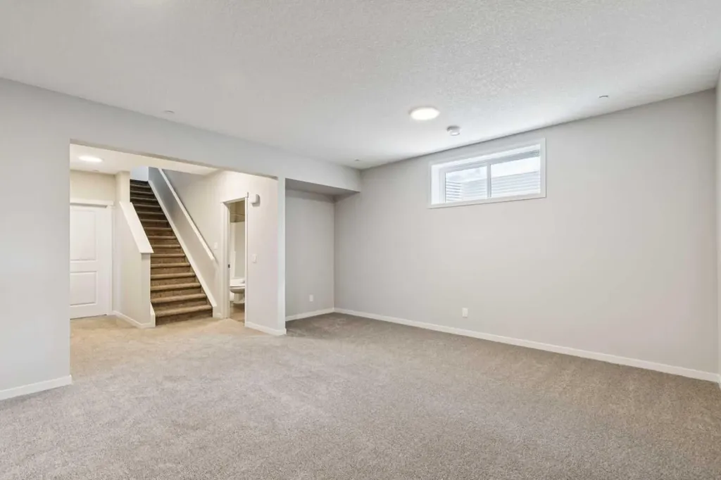 31 Hotchkiss Avenue SE Calgary AB T3S 0T5