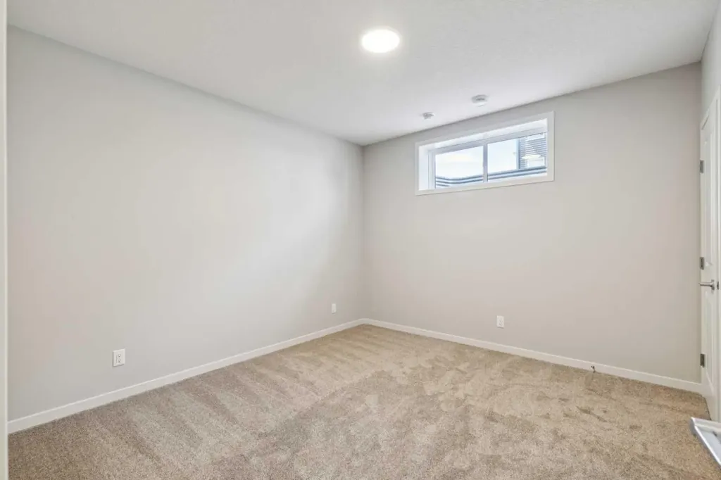 31 Hotchkiss Avenue SE Calgary AB T3S 0T5