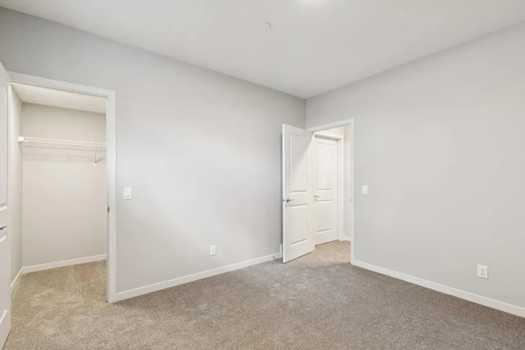 31 Hotchkiss Avenue SE Calgary AB T3S 0T5
