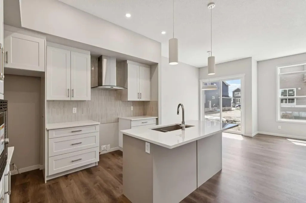31 Hotchkiss Avenue SE Calgary AB T3S 0T5