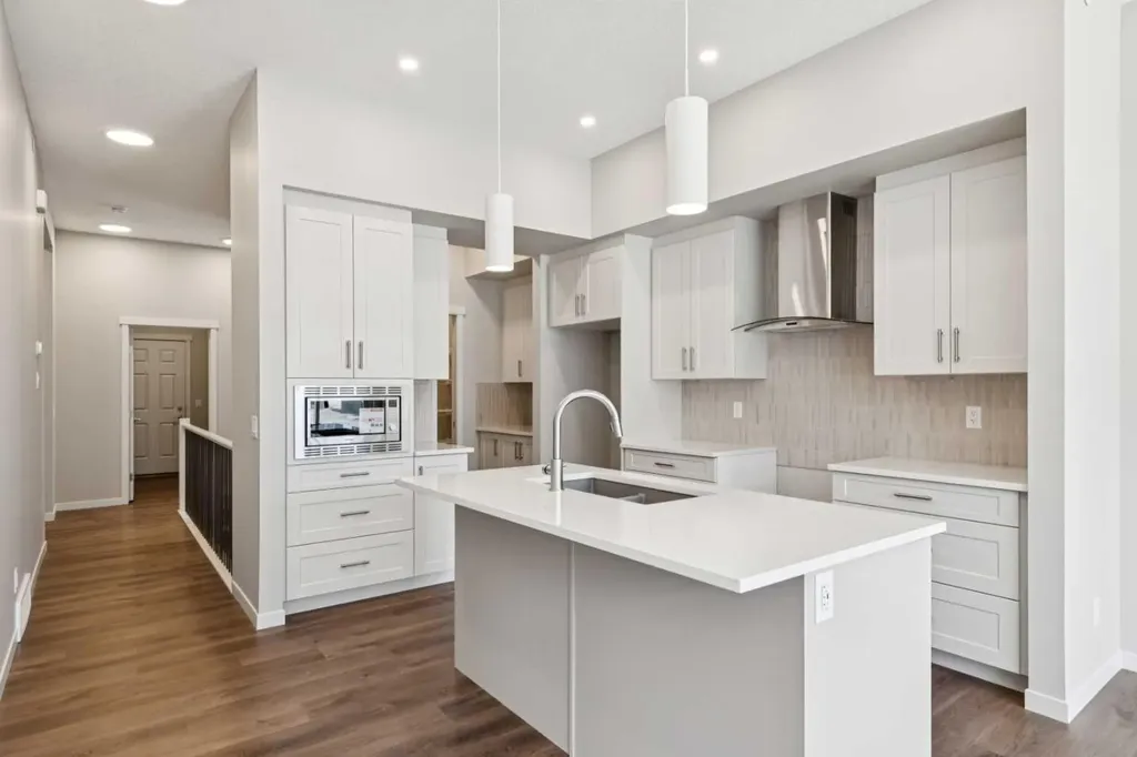 31 Hotchkiss Avenue SE Calgary AB T3S 0T5