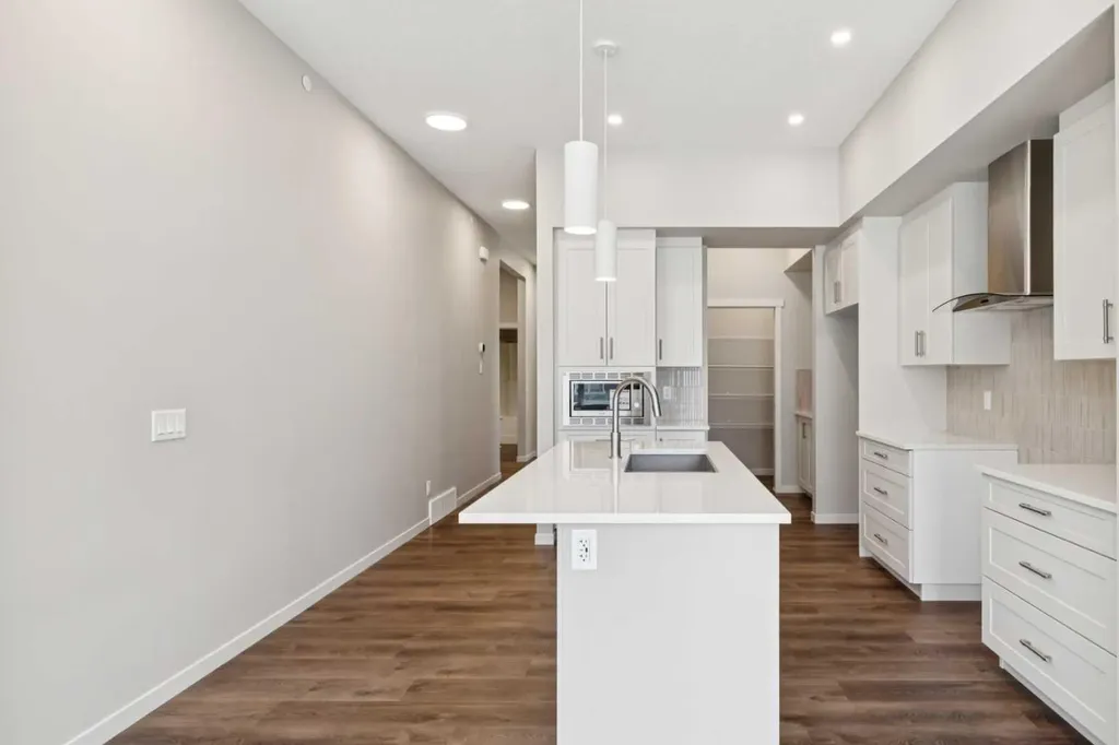 31 Hotchkiss Avenue SE Calgary AB T3S 0T5