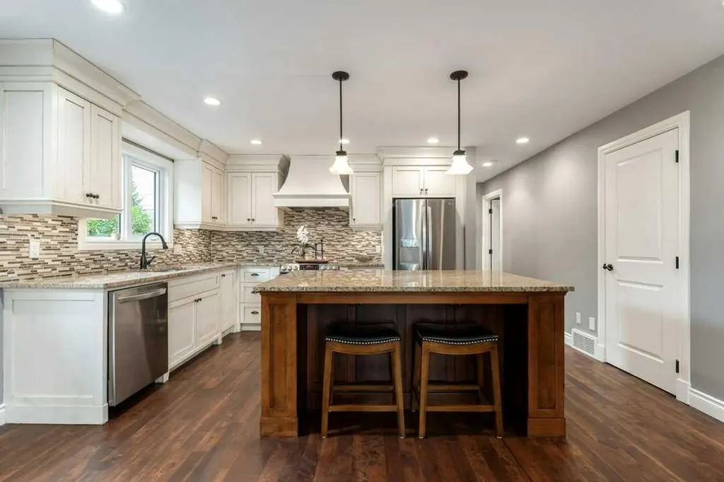 648 97 Avenue SE Calgary AB T2J 0H4