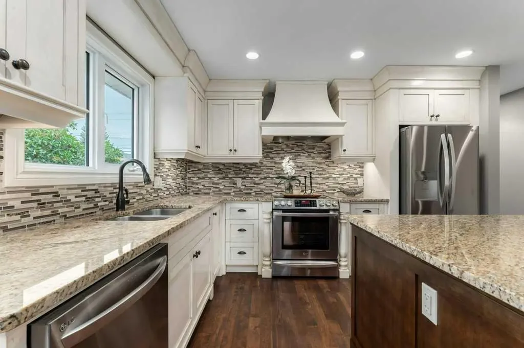 648 97 Avenue SE Calgary AB T2J 0H4