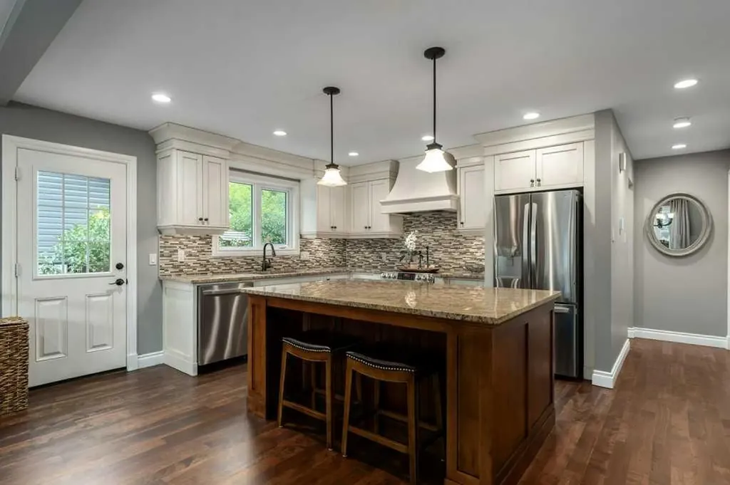 648 97 Avenue SE Calgary AB T2J 0H4