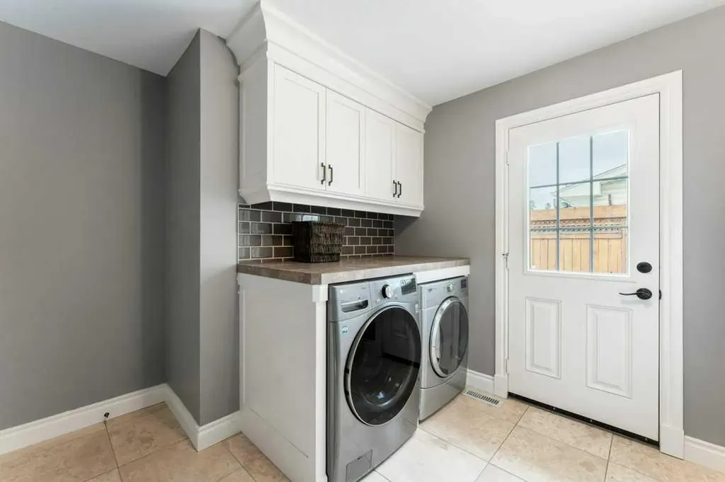 648 97 Avenue SE Calgary AB T2J 0H4
