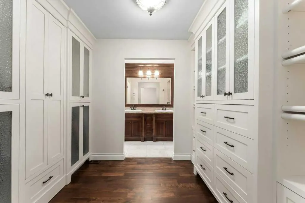 648 97 Avenue SE Calgary AB T2J 0H4
