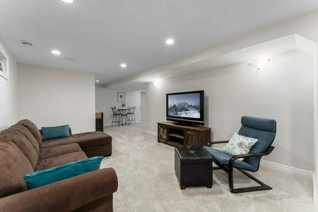 648 97 Avenue SE Calgary AB T2J 0H4
