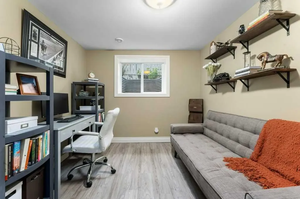 648 97 Avenue SE Calgary AB T2J 0H4