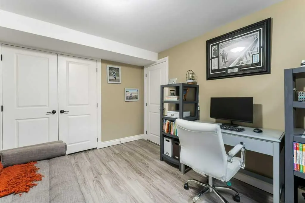 648 97 Avenue SE Calgary AB T2J 0H4