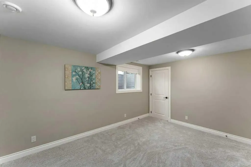 648 97 Avenue SE Calgary AB T2J 0H4