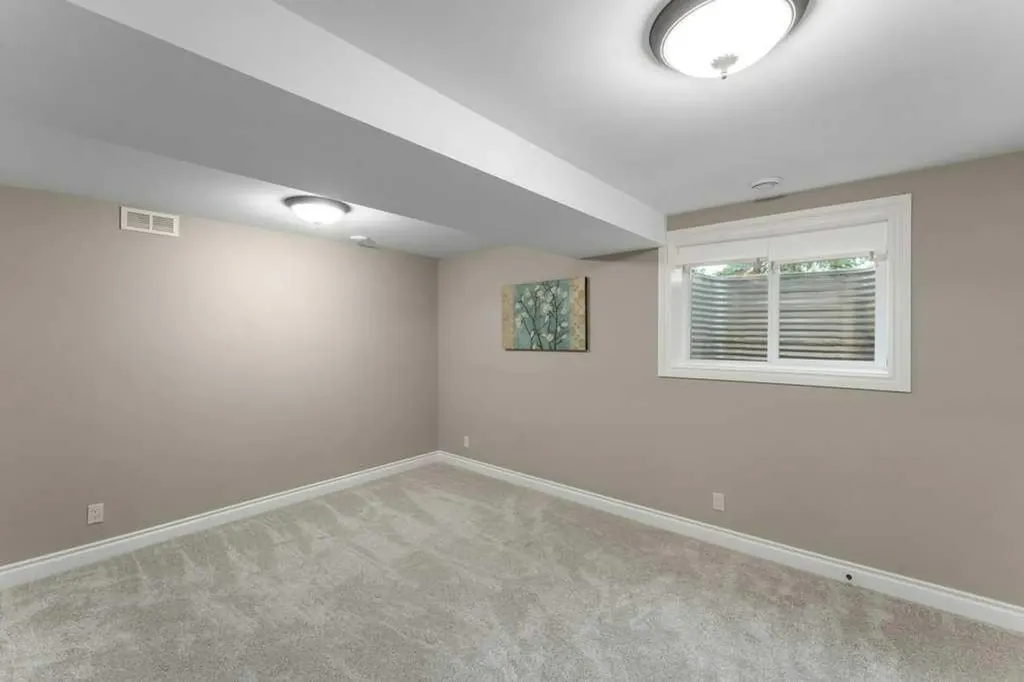 648 97 Avenue SE Calgary AB T2J 0H4