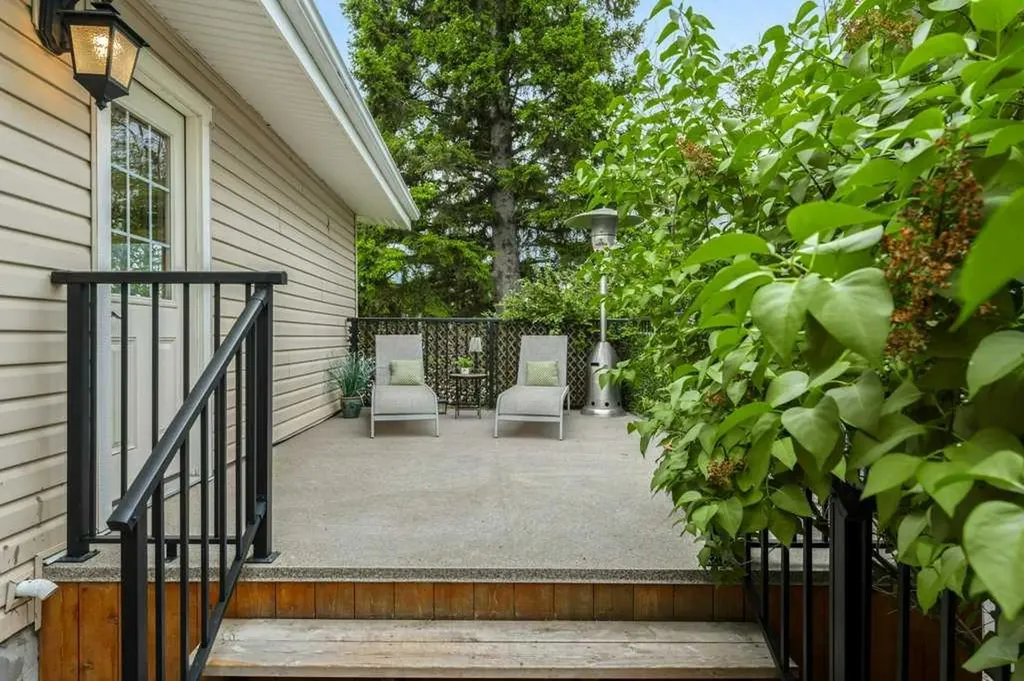 648 97 Avenue SE Calgary AB T2J 0H4