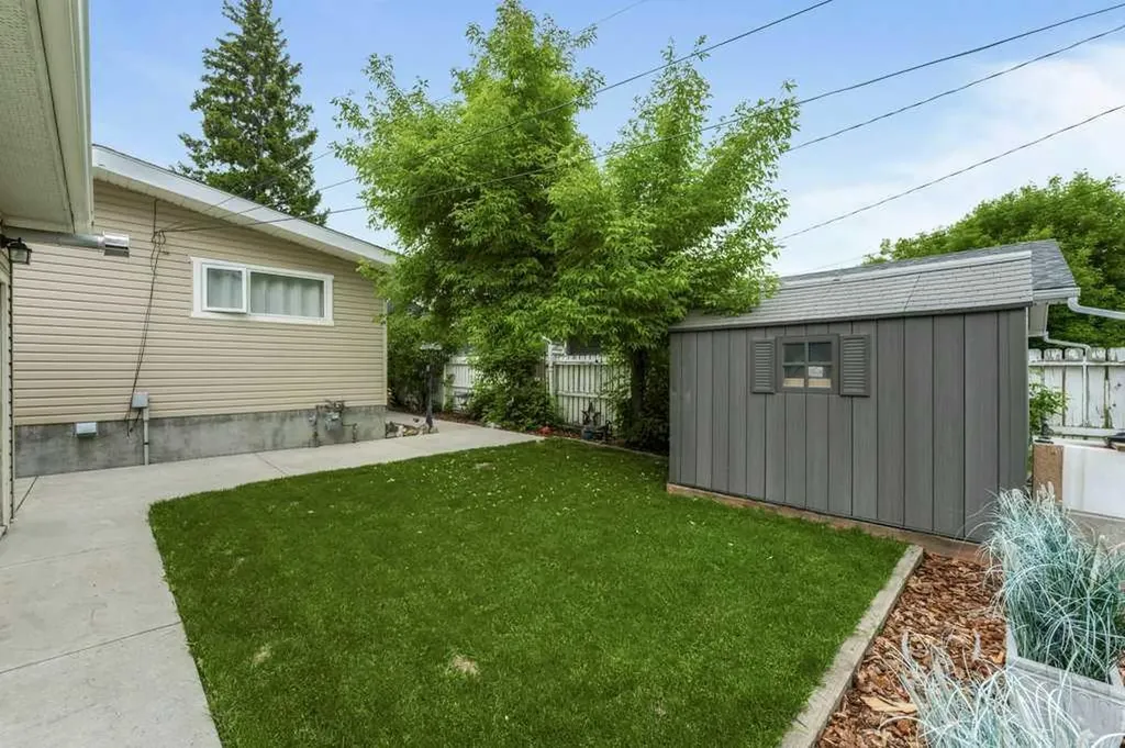 648 97 Avenue SE Calgary AB T2J 0H4
