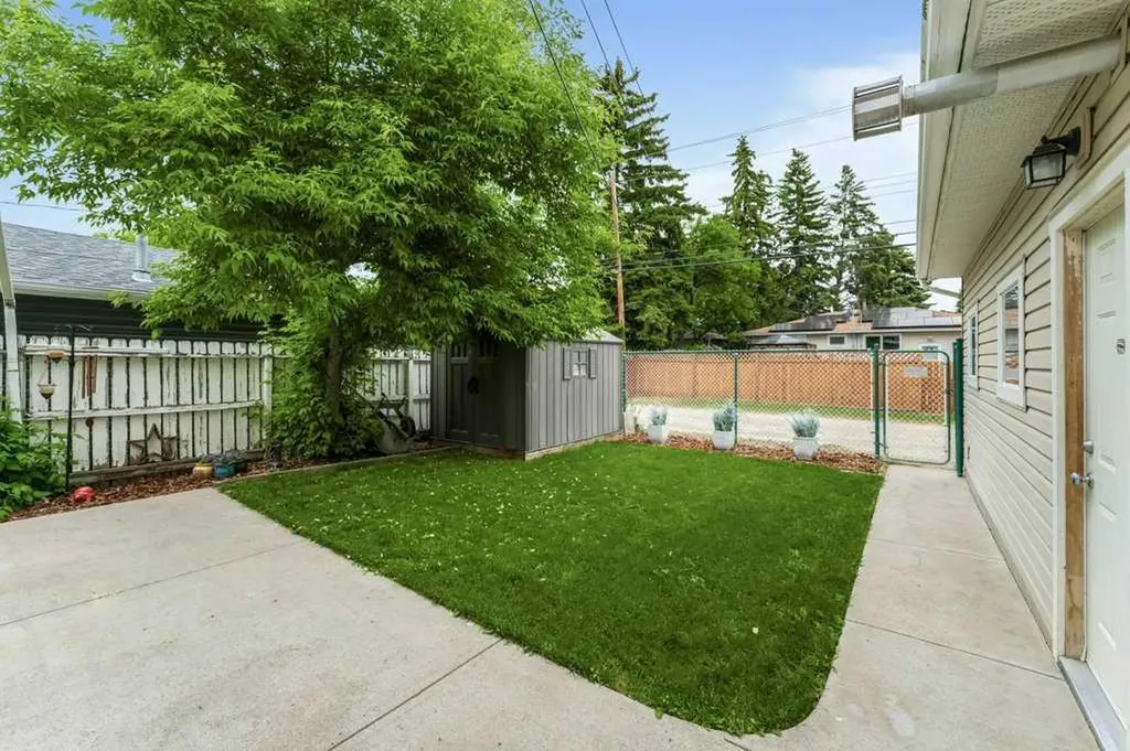 648 97 Avenue SE Calgary AB T2J 0H4