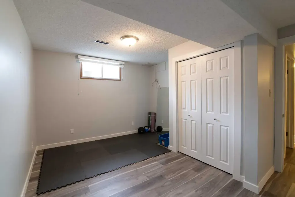 5320 12 Avenue Edson AB T7E 1J8