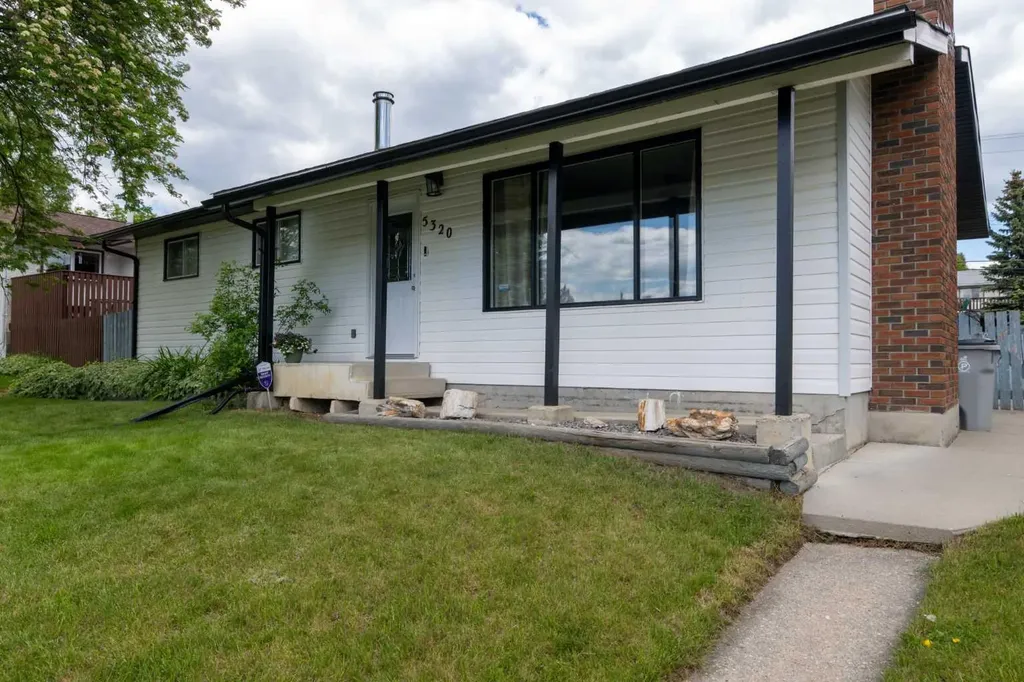 5320 12 Avenue Edson AB T7E 1J8