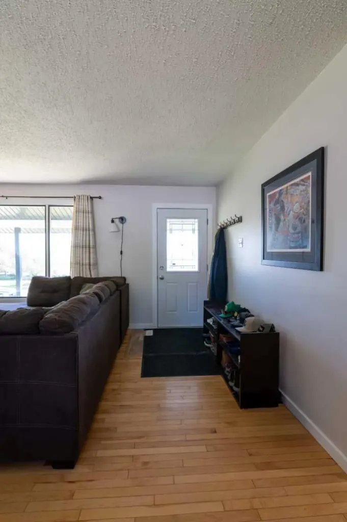 5320 12 Avenue Edson AB T7E 1J8
