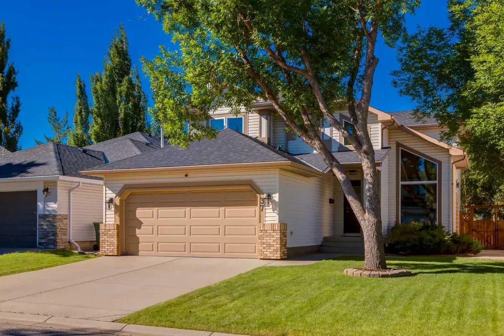 37 Douglasview Circle SE Calgary AB T2Z 2P4