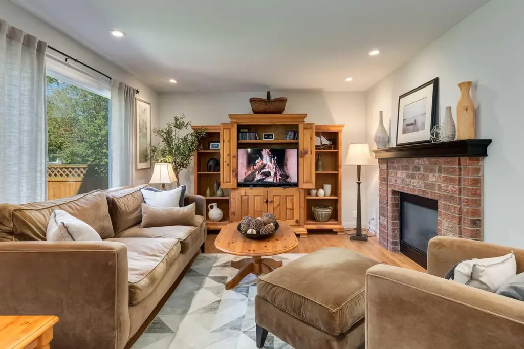 37 Douglasview Circle SE Calgary AB T2Z 2P4