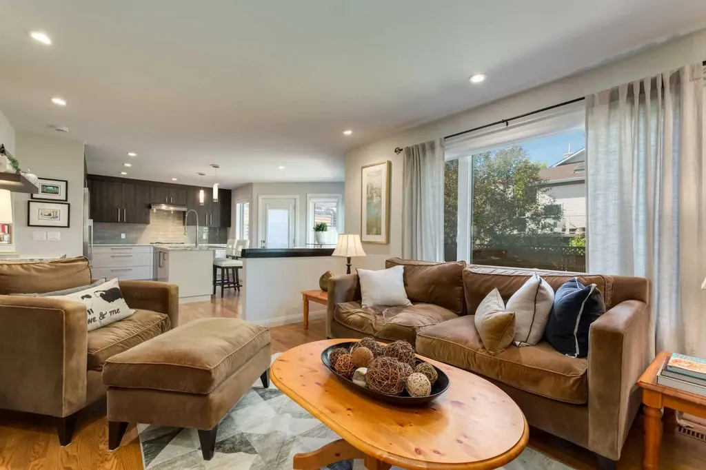 37 Douglasview Circle SE Calgary AB T2Z 2P4