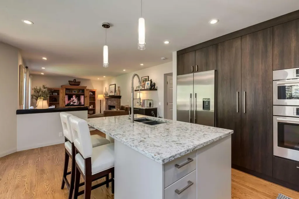 37 Douglasview Circle SE Calgary AB T2Z 2P4