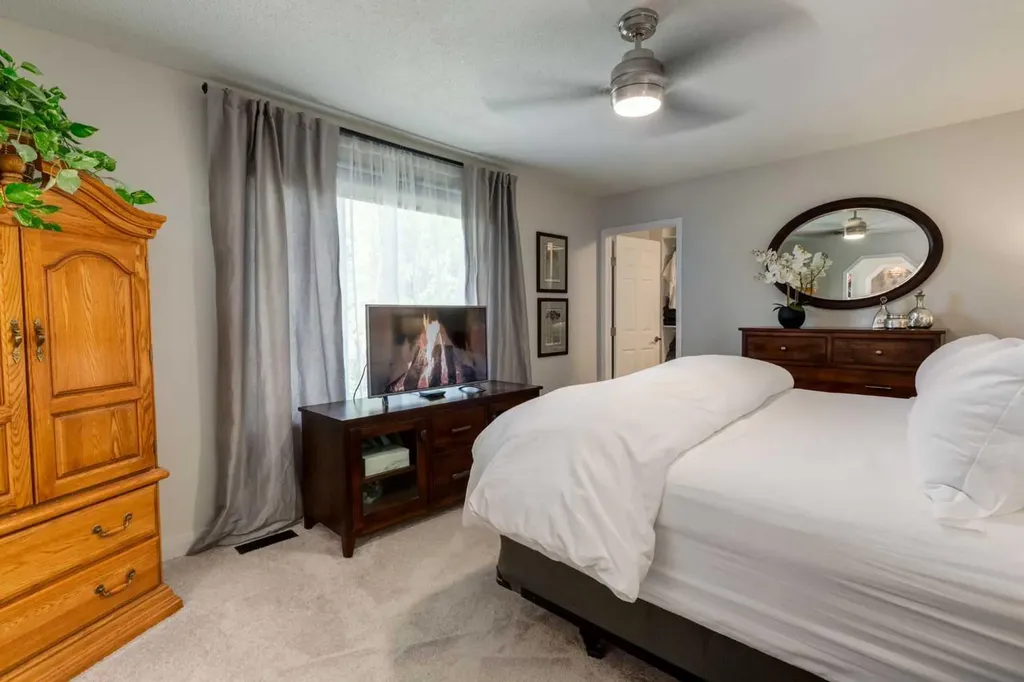 37 Douglasview Circle SE Calgary AB T2Z 2P4