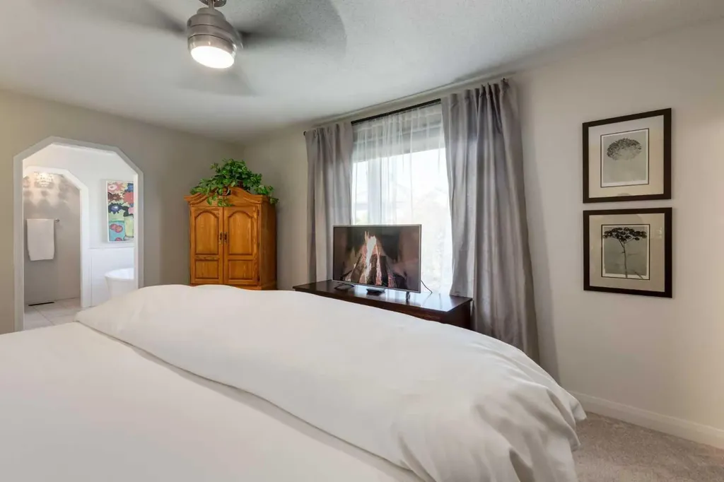 37 Douglasview Circle SE Calgary AB T2Z 2P4