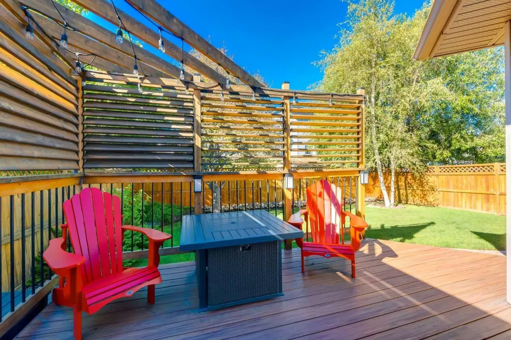 37 Douglasview Circle SE Calgary AB T2Z 2P4