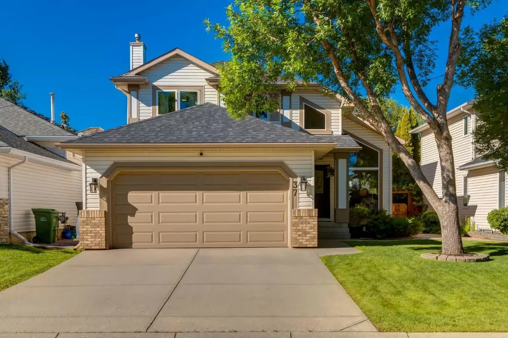 37 Douglasview Circle SE Calgary AB T2Z 2P4