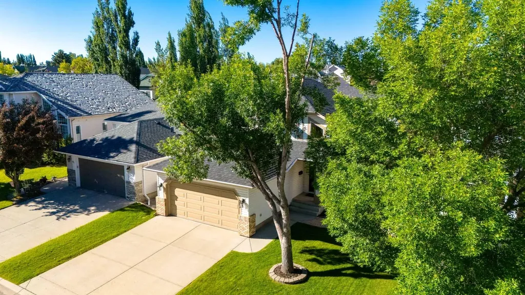 37 Douglasview Circle SE Calgary AB T2Z 2P4