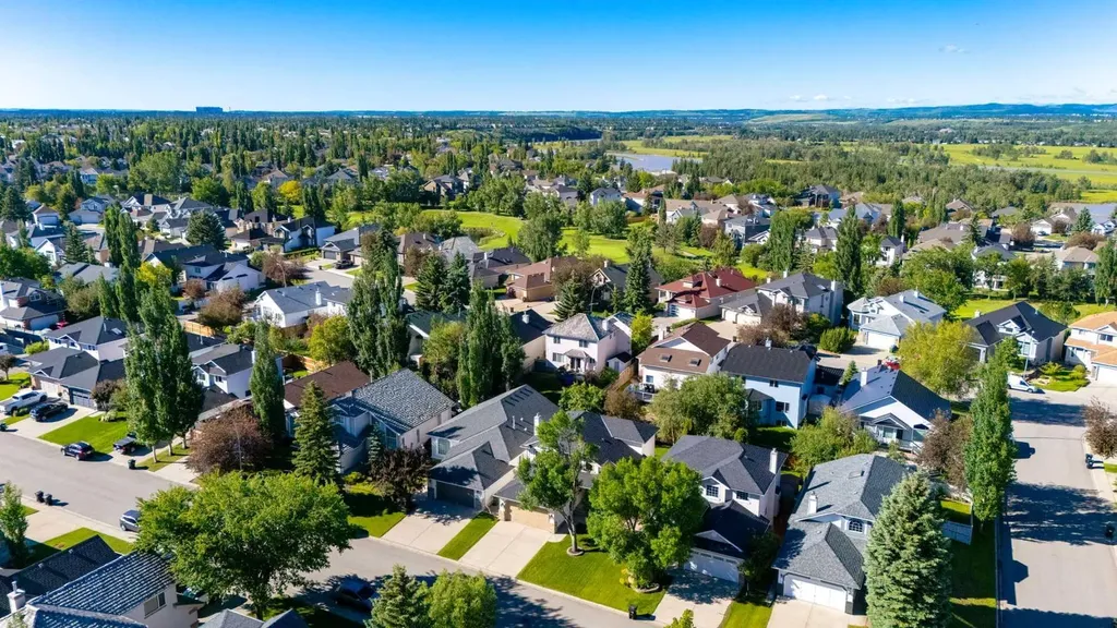 37 Douglasview Circle SE Calgary AB T2Z 2P4