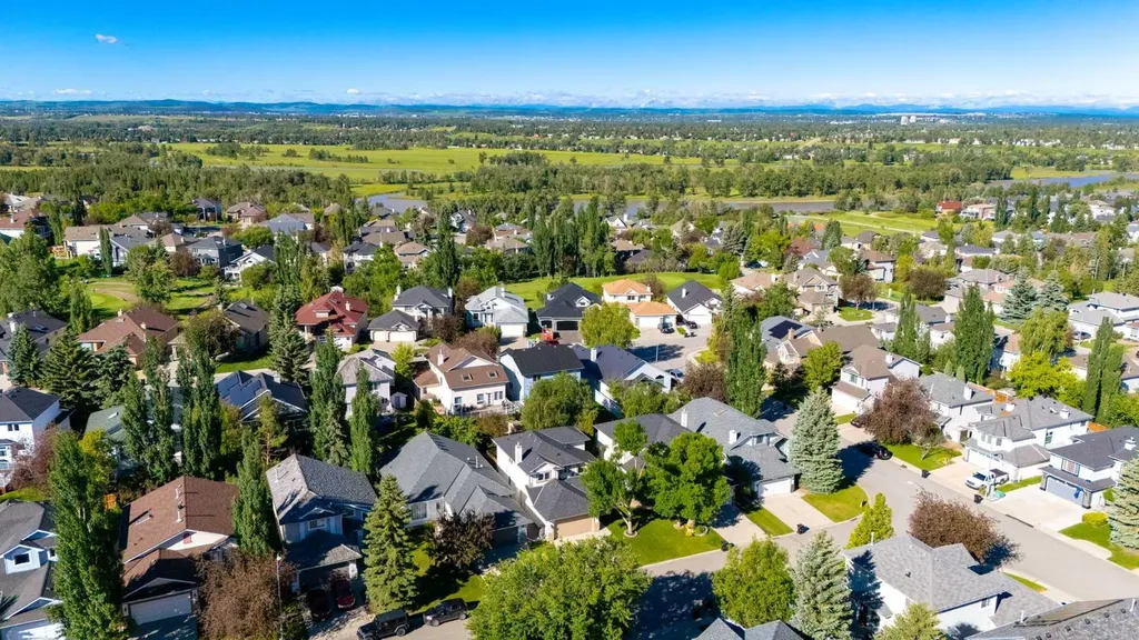 37 Douglasview Circle SE Calgary AB T2Z 2P4