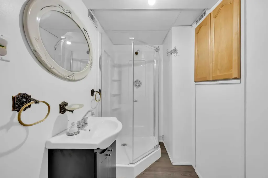 5008 2 Street NW Calgary AB t2k0z3