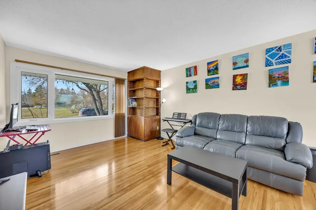 5008 2 Street NW Calgary AB t2k0z3