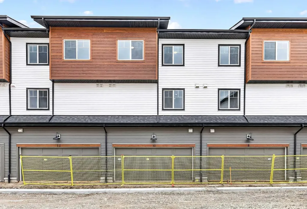10 Hotchkiss Parade SE Calgary AB T3S 0X5