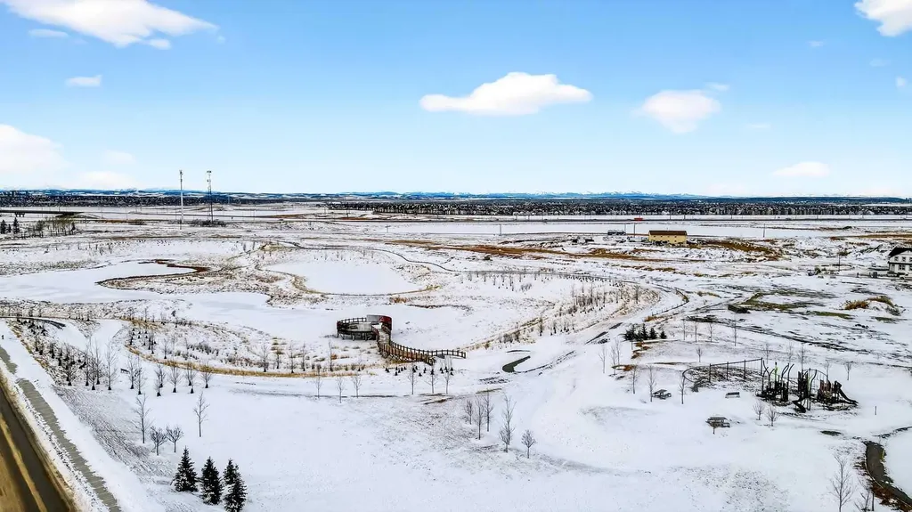 10 Hotchkiss Parade SE Calgary AB T3S 0X5