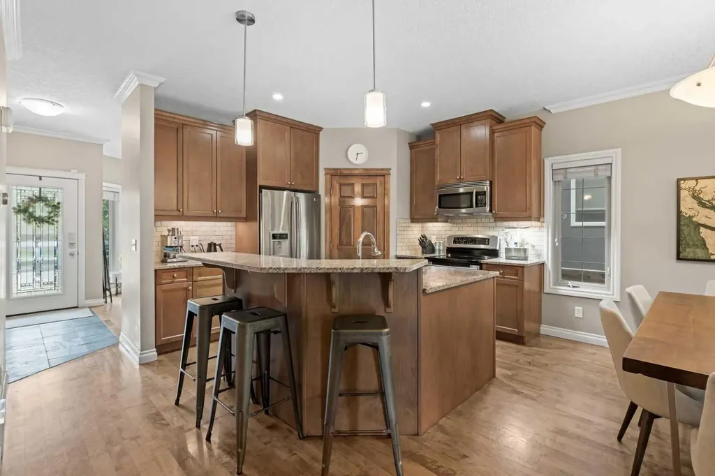 514 22 Avenue NE Calgary AB T2E 1T9