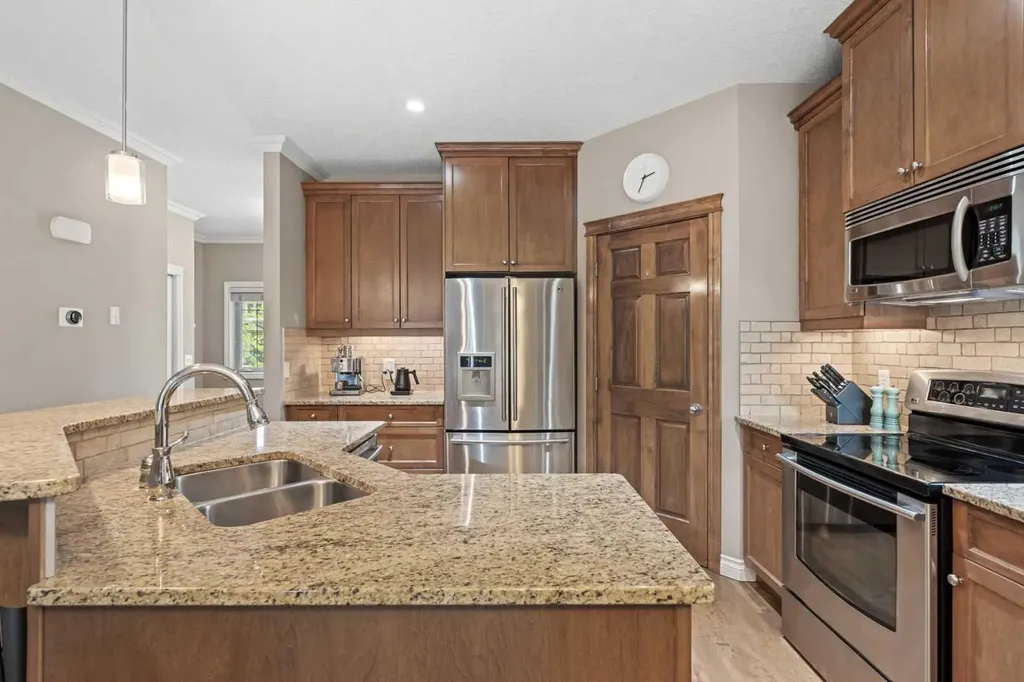 514 22 Avenue NE Calgary AB T2E 1T9