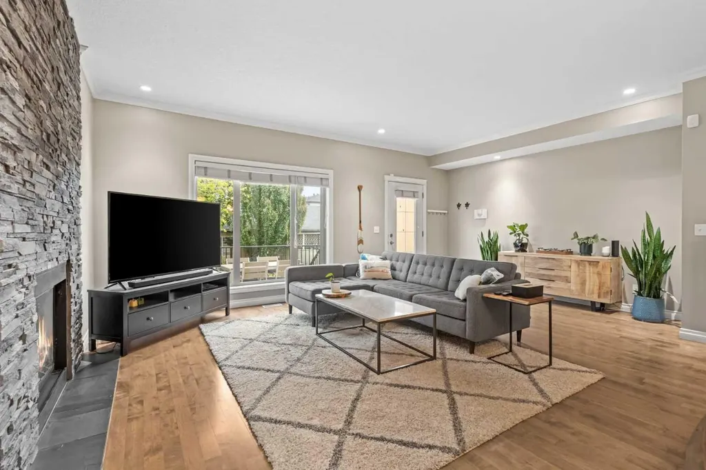 514 22 Avenue NE Calgary AB T2E 1T9