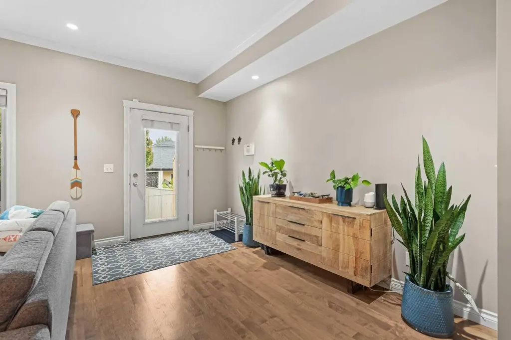 514 22 Avenue NE Calgary AB T2E 1T9