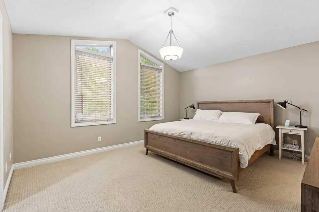 514 22 Avenue NE Calgary AB T2E 1T9