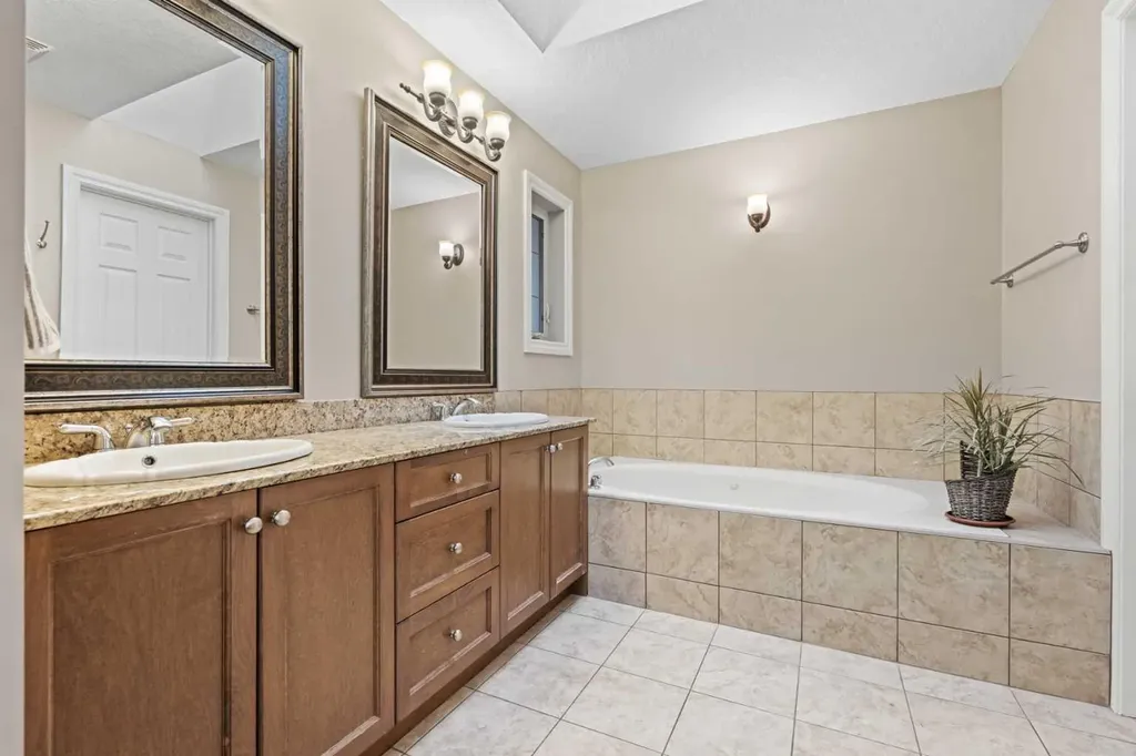 514 22 Avenue NE Calgary AB T2E 1T9