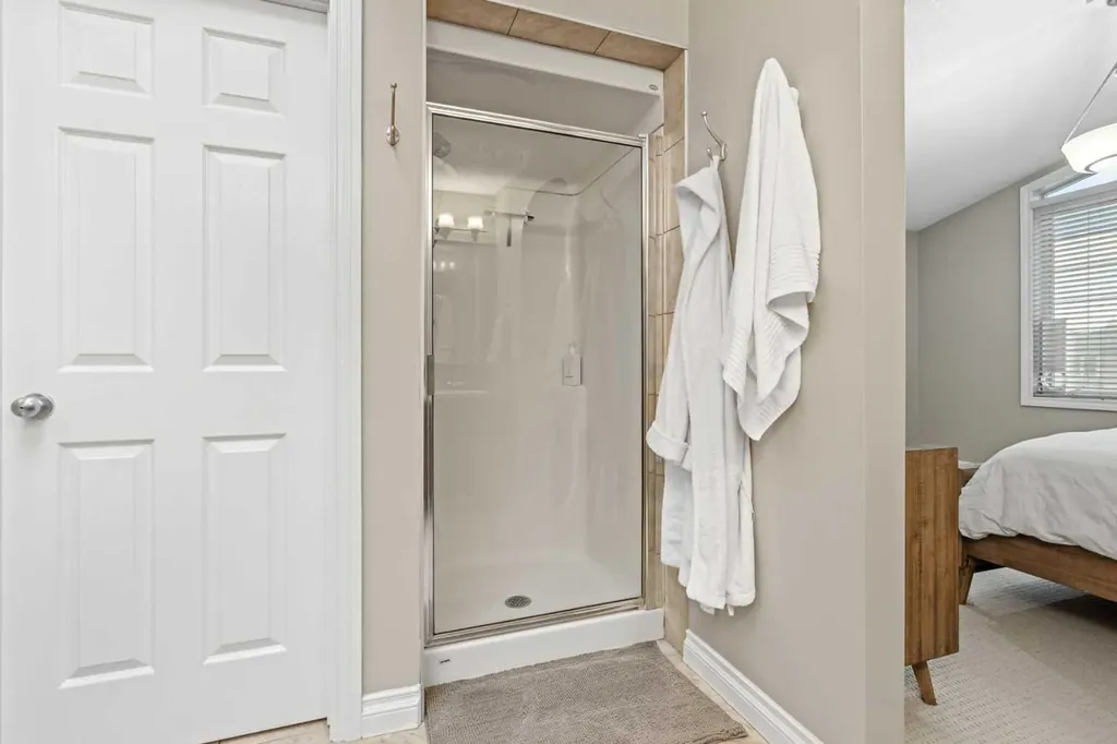 514 22 Avenue NE Calgary AB T2E 1T9