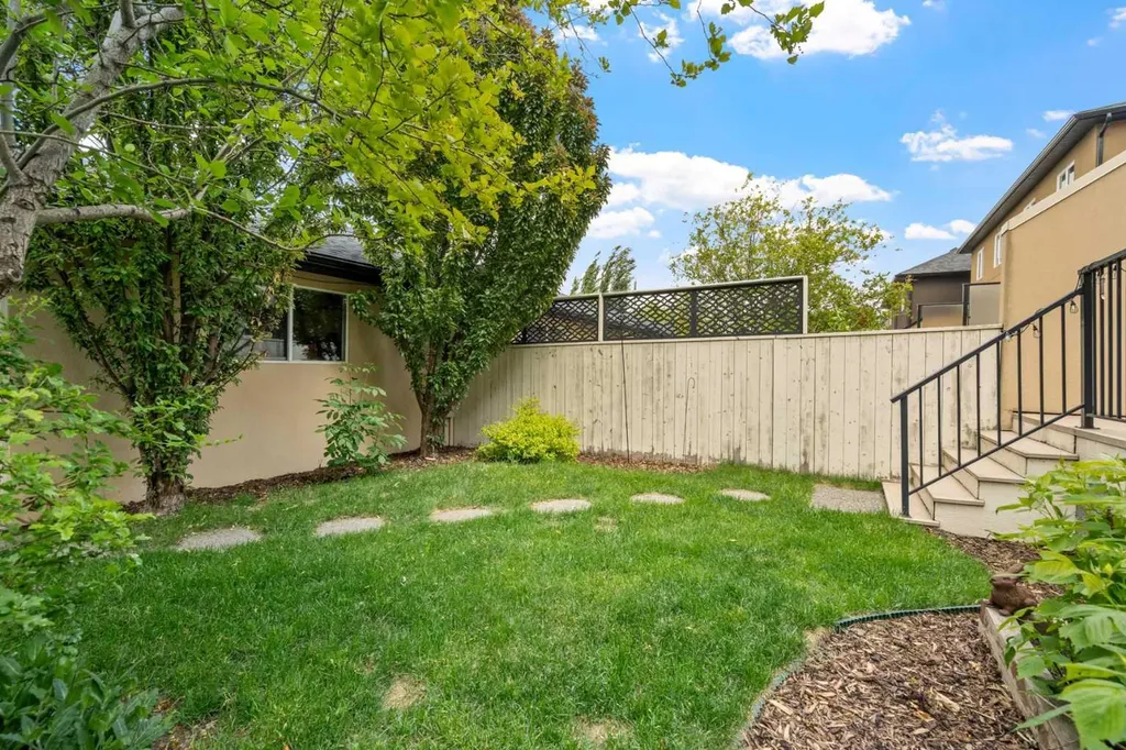514 22 Avenue NE Calgary AB T2E 1T9