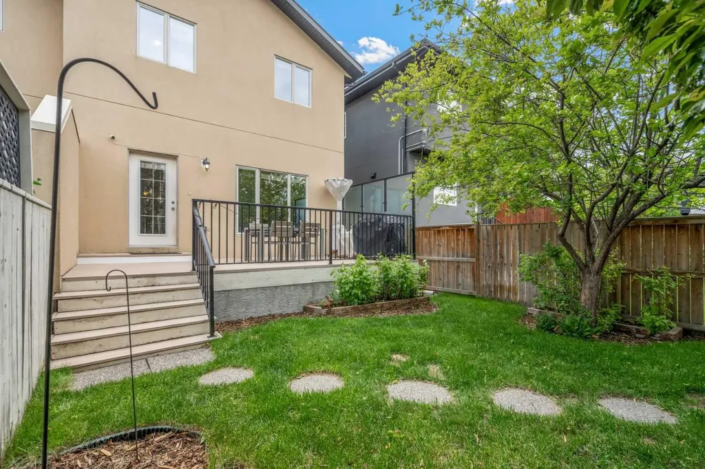 514 22 Avenue NE Calgary AB T2E 1T9