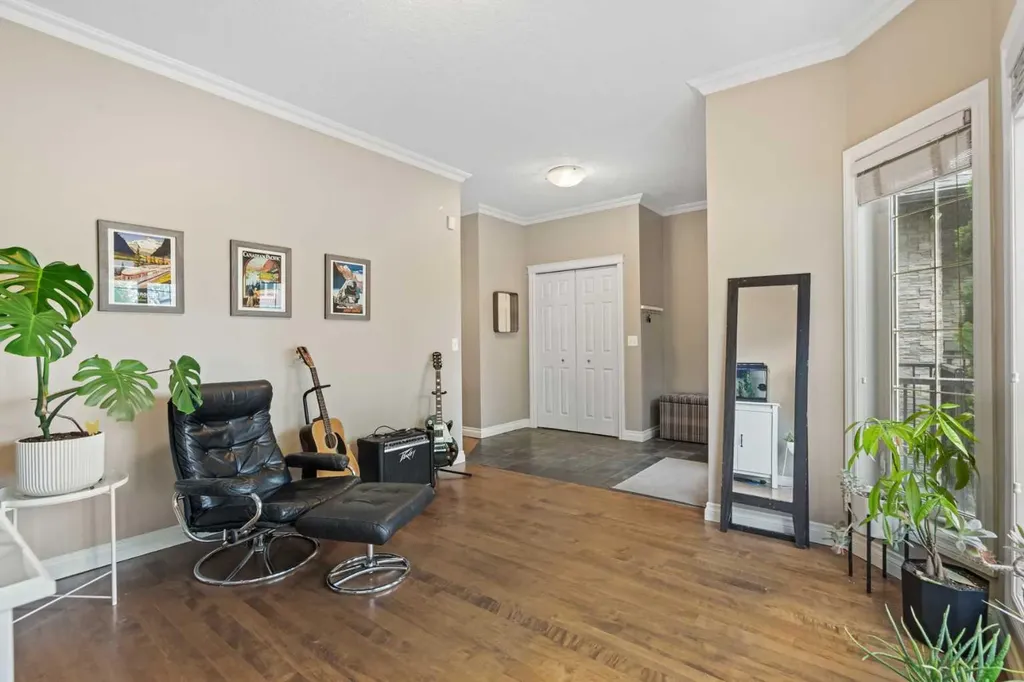 514 22 Avenue NE Calgary AB T2E 1T9
